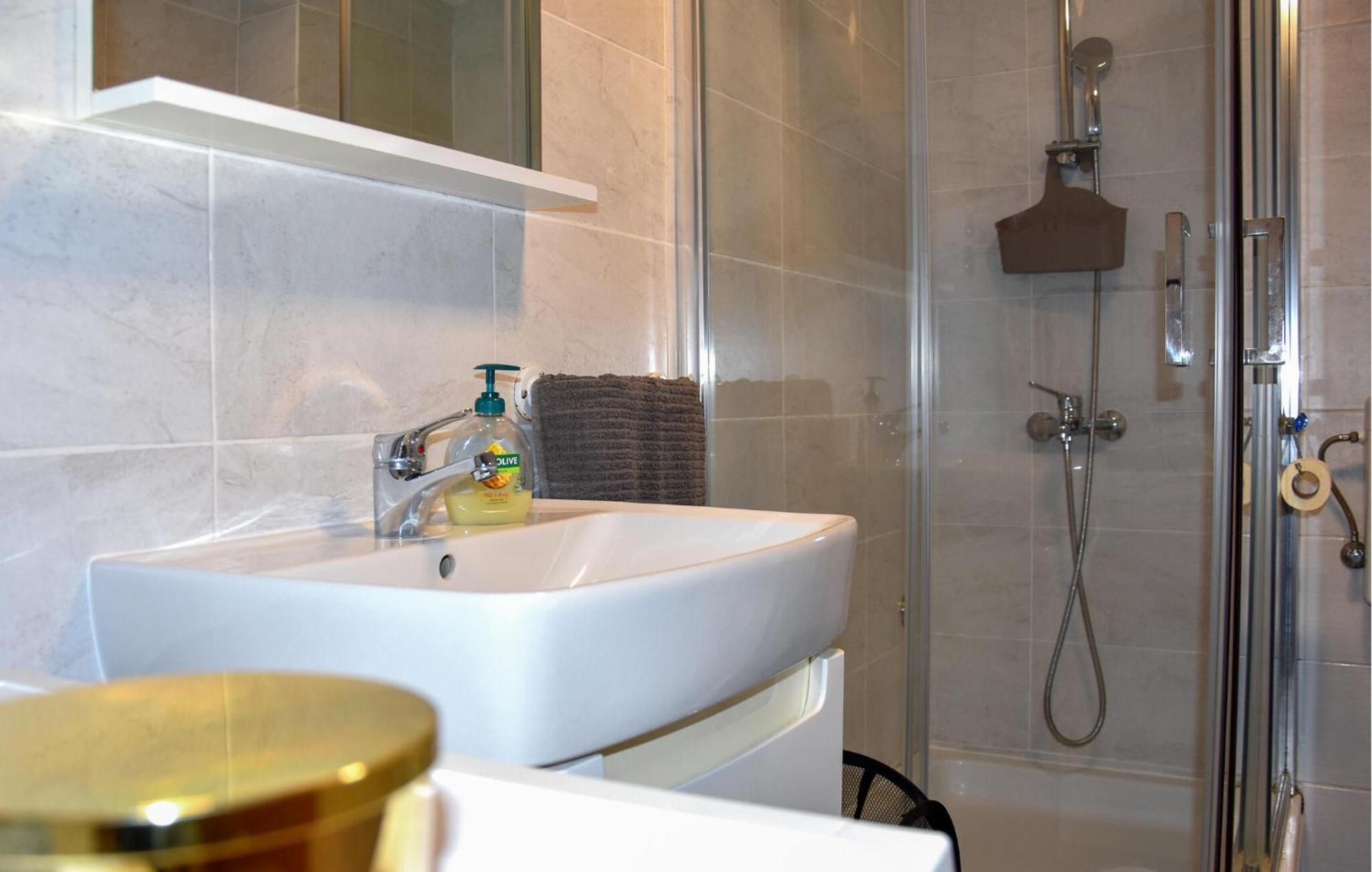 Pet Friendly In With Wifi Pula
