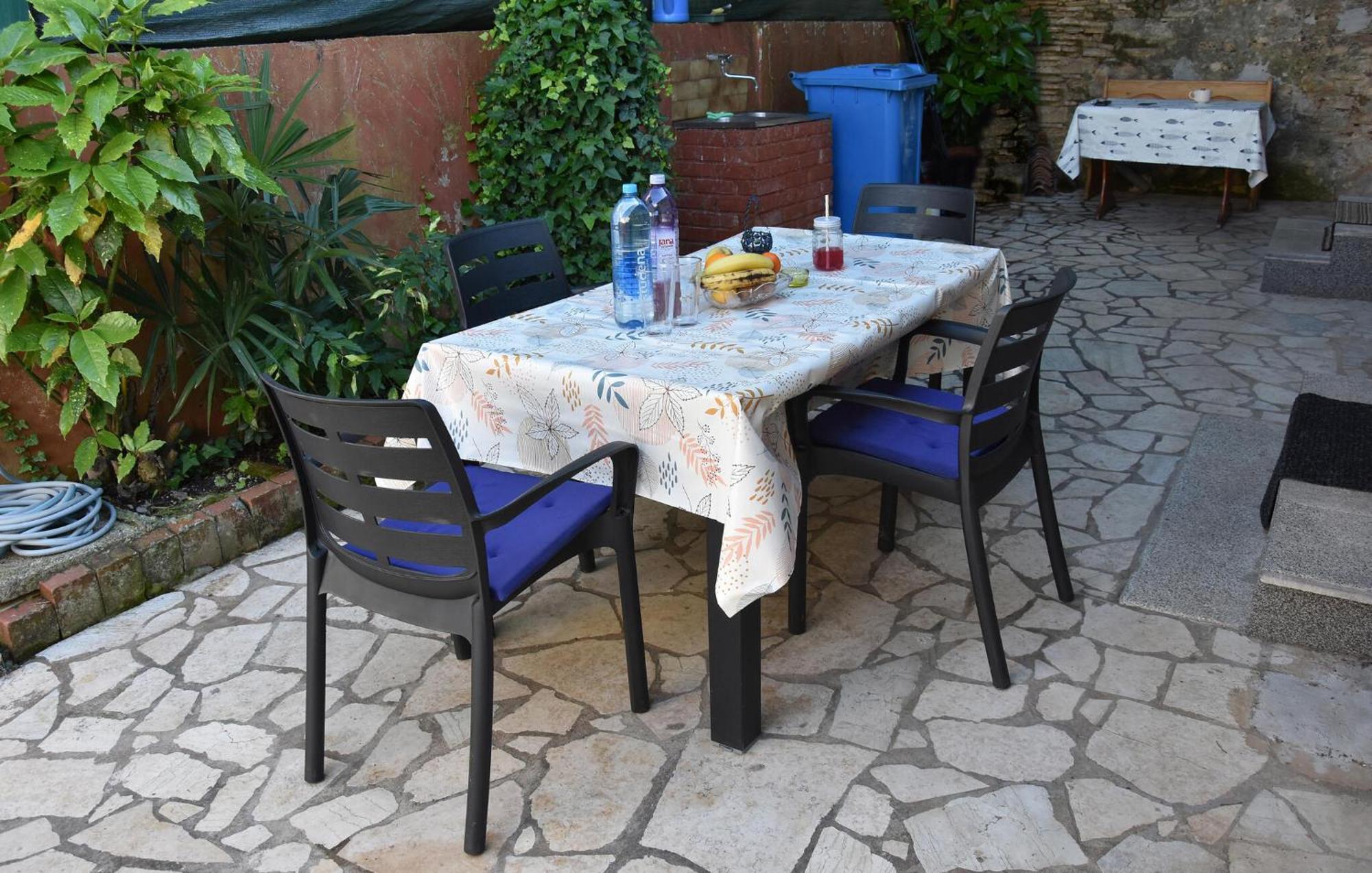 Pet Friendly In With Wifi Apartman Pula